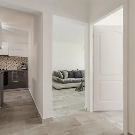 Bright House Apartment *