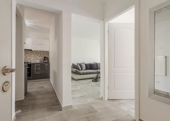 Bright House Apartman *